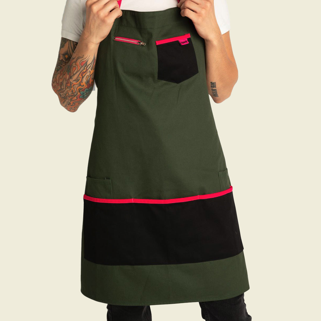 Quell art apron in olive and pink, detail